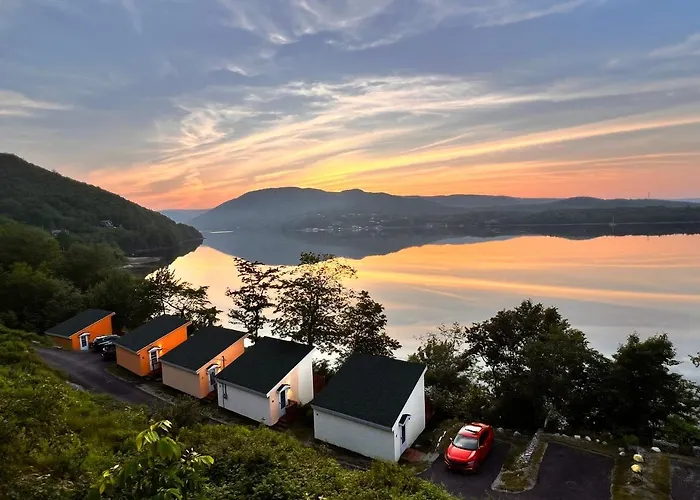 Knotty Pine Cottages, Suites & Motel Rooms