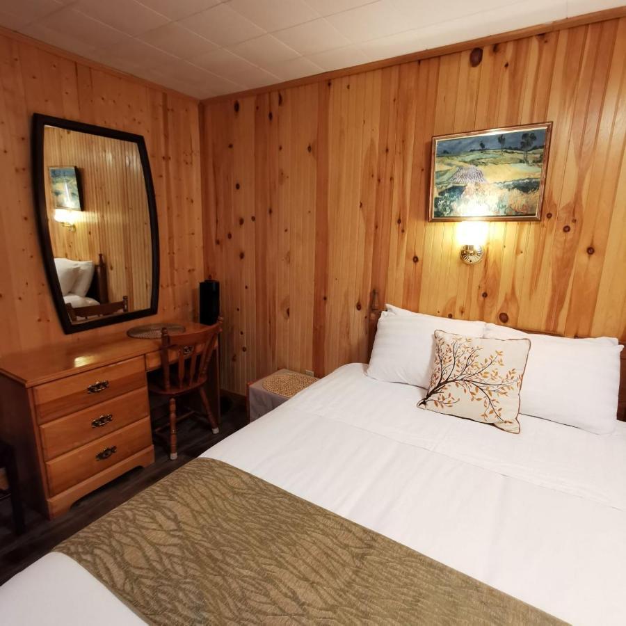 Chalet Knotty Pine Cottages, & Ingonish