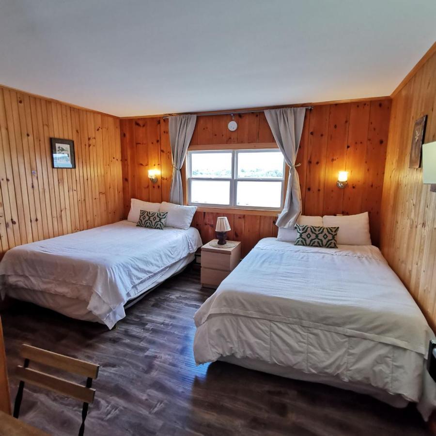 Chalet Knotty Pine Cottages, & *