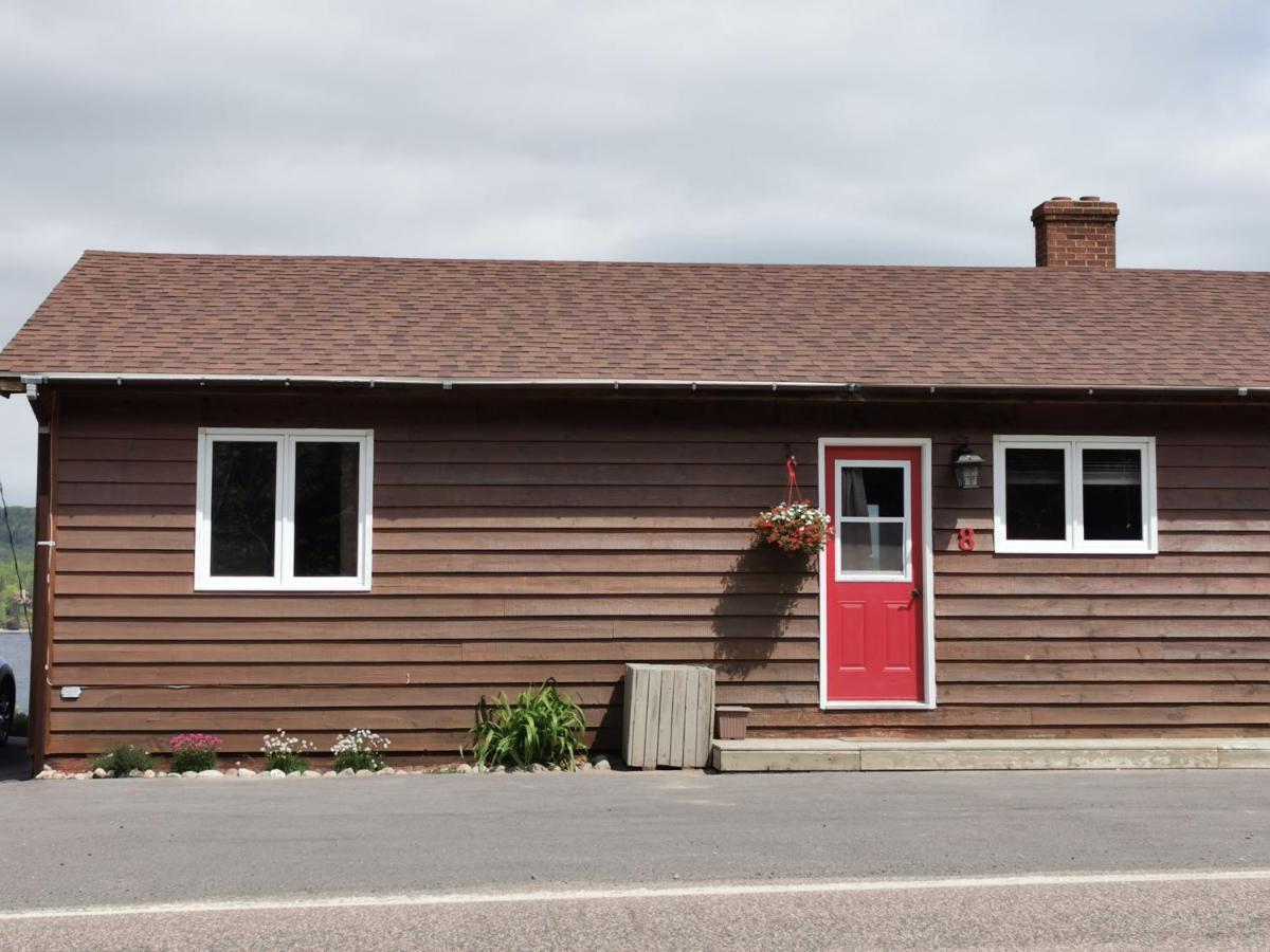 Knotty Pine Cottages, & Chalet *