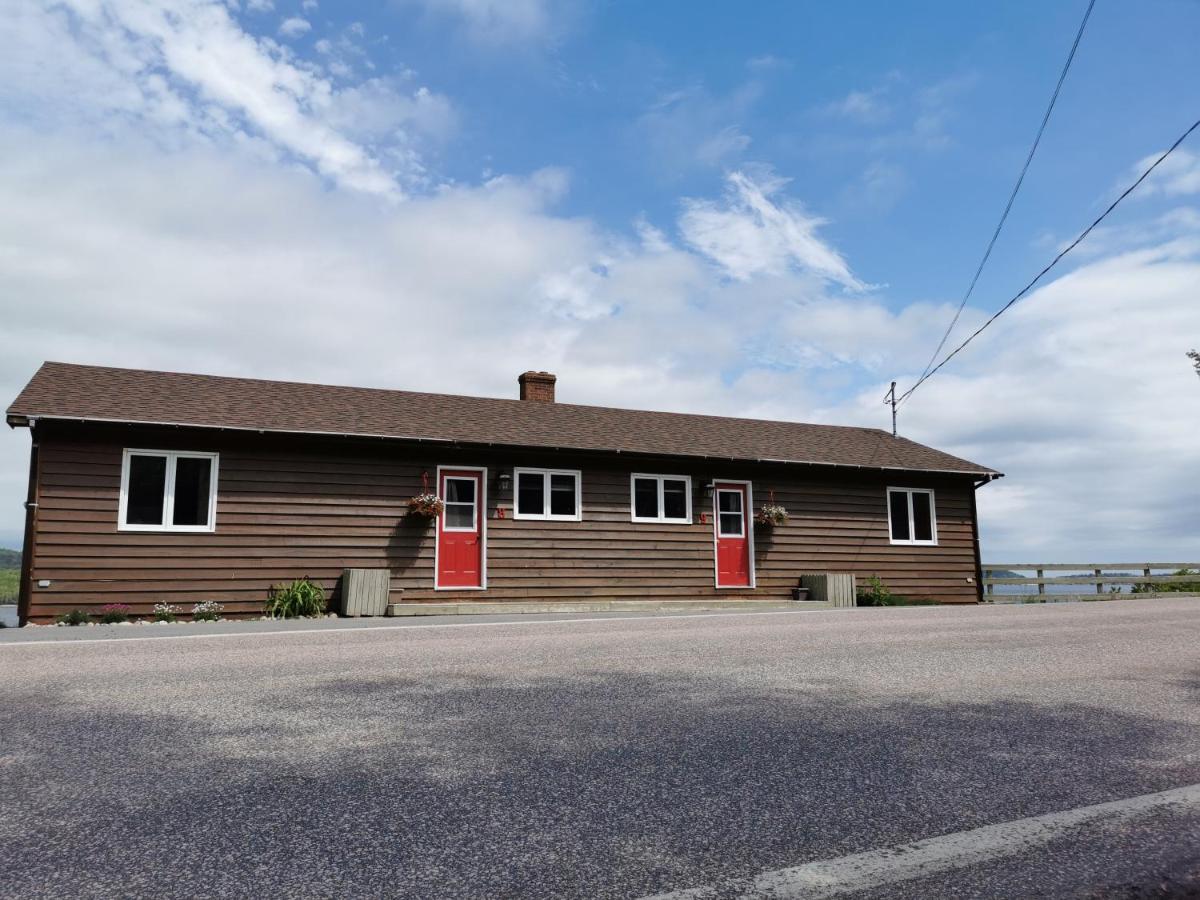 Chalet Knotty Pine Cottages, & Ingonish